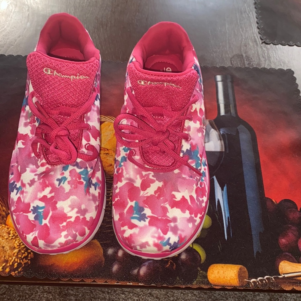 🎉(2 for $32)🎉 BEAUTIFUL CHAMPION, SIZE 9, MULTICOLORED PINK!